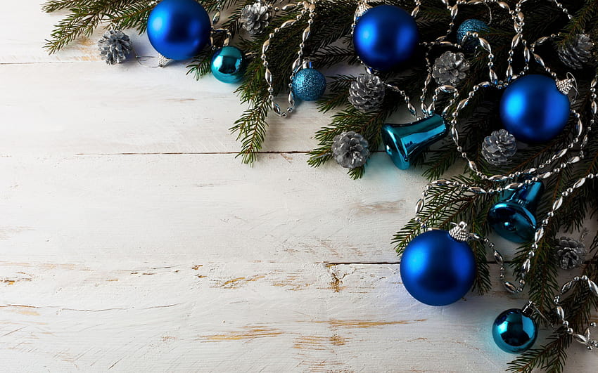 Palle di Natale blu, Felice Anno Nuovo, natalizio, Campane di Natale blu, Natale, struttura in legno bianco con risoluzione 2880x1800. Alta qualità, natale blu e bianco Sfondo HD