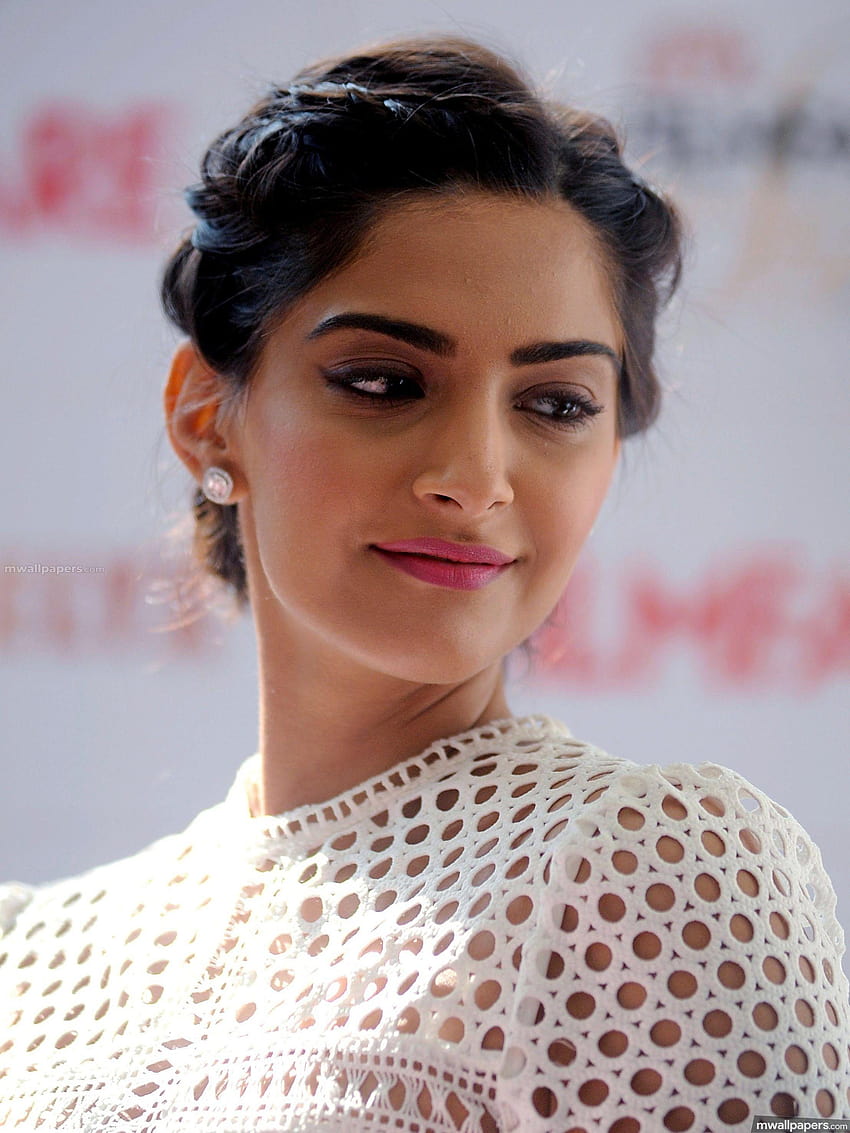 Sonam Kapoor HD Wallpaper Images Pics Latest Photos Desktop Background