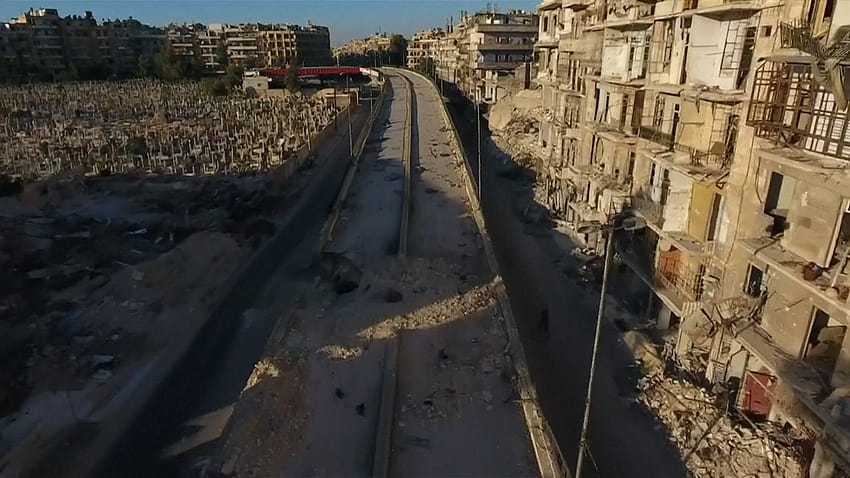 Syrische Truppen stoßen mit Rebellen zusammen, als Bomben auf Aleppo fallen HD-Hintergrundbild