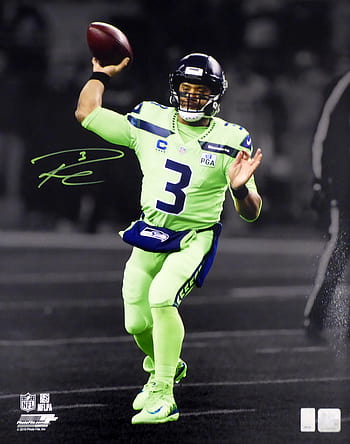 Russell Wilson Seattle Seahawks Unsigned Color Rush Scramble graph, seahawks  color rush HD wallpaper