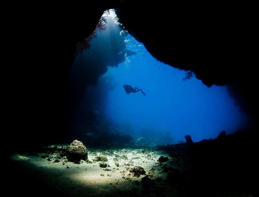 Mergulhador oceano mar caverna subaquática, cavernas subaquáticas papel de parede HD