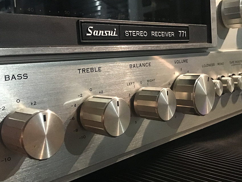 Model Jepang 771 Walnut Stereo Penerima AM/FM dan Amplifier dari Sansui Electric Co. Ltd., 1973 untuk dijual di Pamono Wallpaper HD