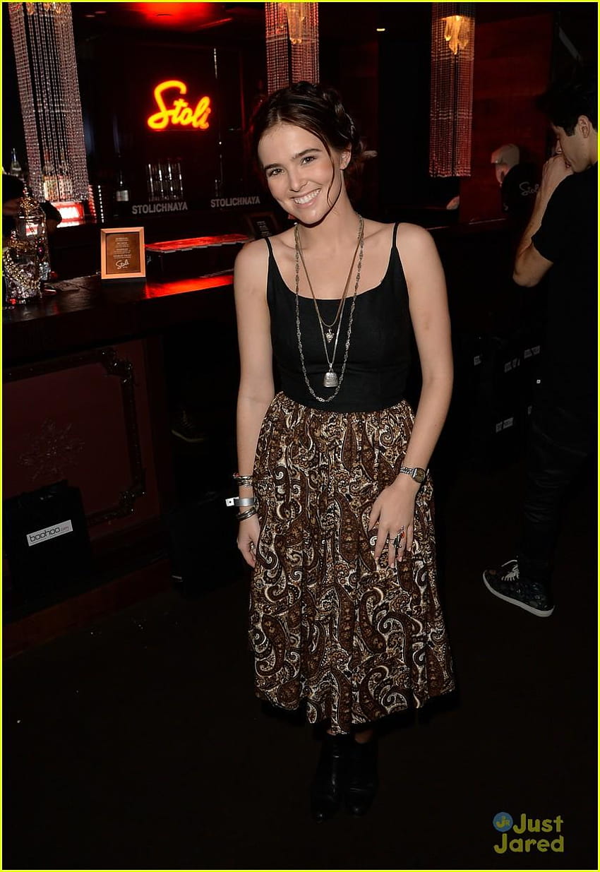 Zoey Deutch & Holland Roden: Beyonce Concert Viewing Party, boohoo HD電話の壁紙