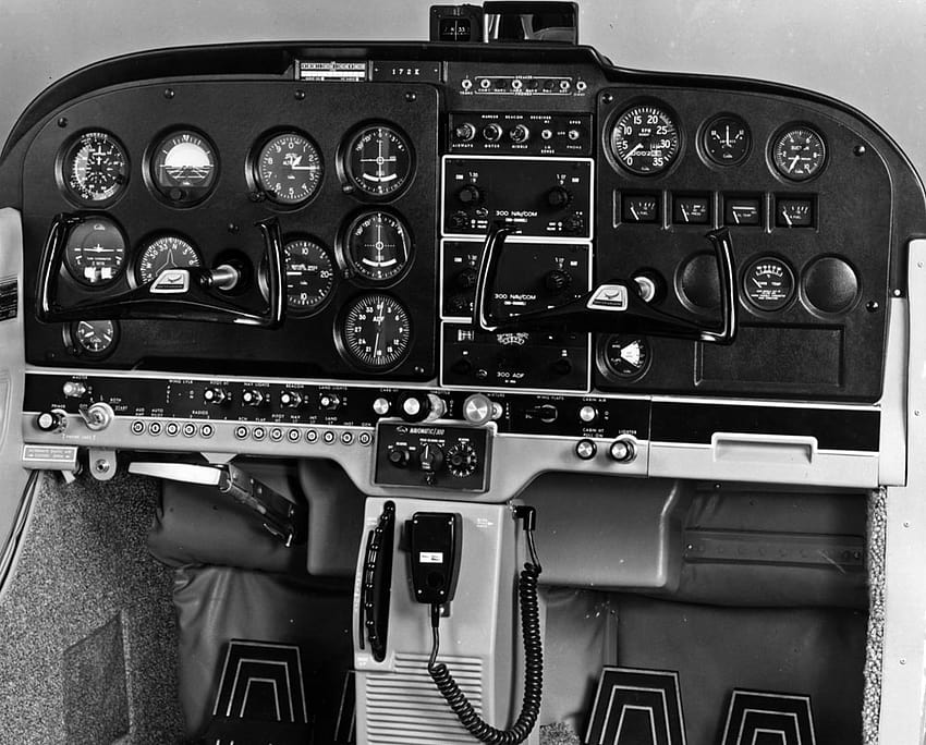 The Evolution of the Cessna Skyhawk in, cessna cockpit HD wallpaper