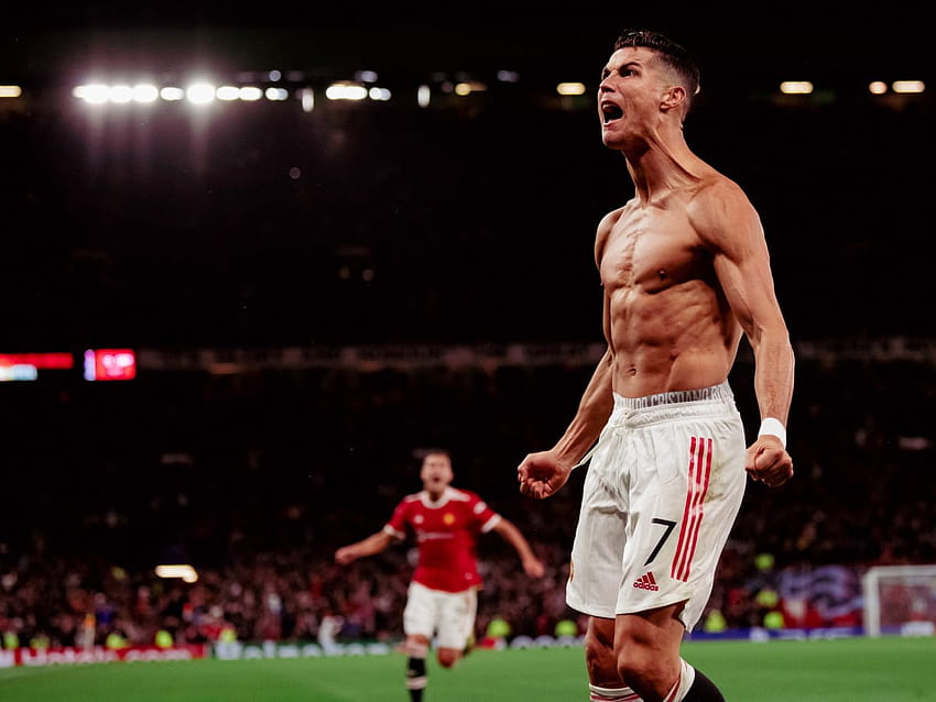 Видео с гол на Кристиано Роналдо: Звездата на Ман Юнайтед победи Виляреал HD тапет