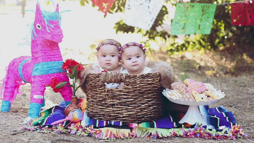 VIDEO: Bayi kembar tuli mendengar suara orang tua untuk pertama kalinya, si kembar wicker Wallpaper HD