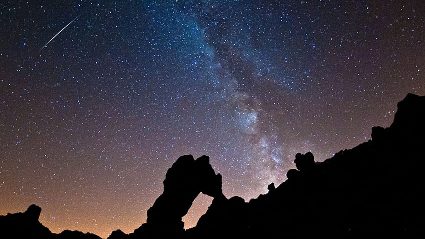 Perseid Meteor Shower 2012는 Stargazers, 유성을 놀라게합니다. HD 월페이퍼