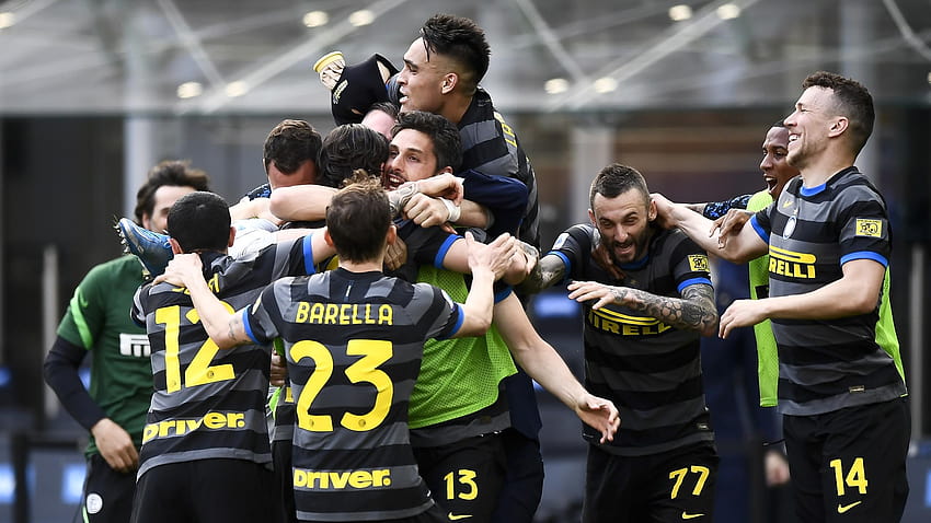 El Inter de Milán se coronó campeón de la Serie A por primera vez en 11 años después del empate de Sassuolo con el Atalanta, Inter de Milán campeón de la Serie A 2021 fondo de pantalla
