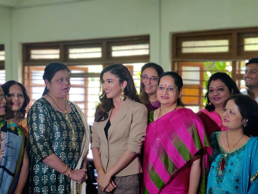 : Ridhima Pandit returns to school as chief guest on annual day HD wallpaper