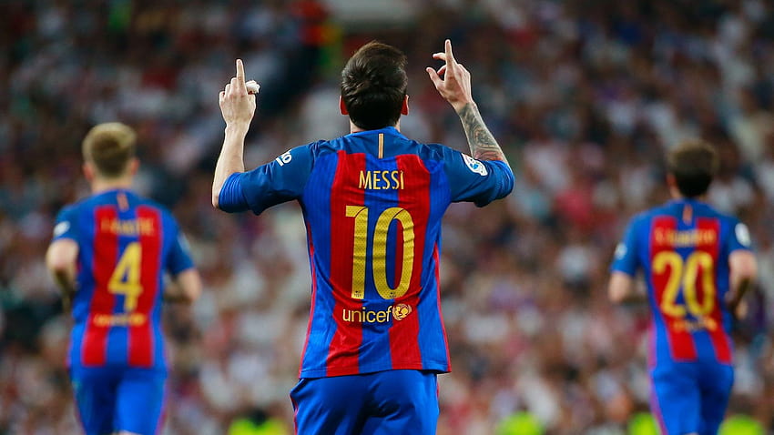 Lionel Messi: Bất cứ ai yêu thích bóng đá đều biết đến Lionel Messi - một trong những cầu thủ vĩ đại nhất lịch sử. Với kỹ năng điêu luyện và những pha đi bóng như mơ, Messi đã chinh phục hàng triệu trái tim yêu bóng đá trên toàn thế giới.