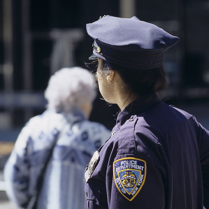 青い服を着る女性、警官 HD電話の壁紙