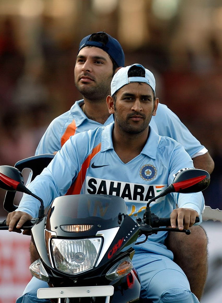 Il 38esimo compleanno di Yuvraj Singh: 38 Candid of Stylish Cricketer Sfondo del telefono HD