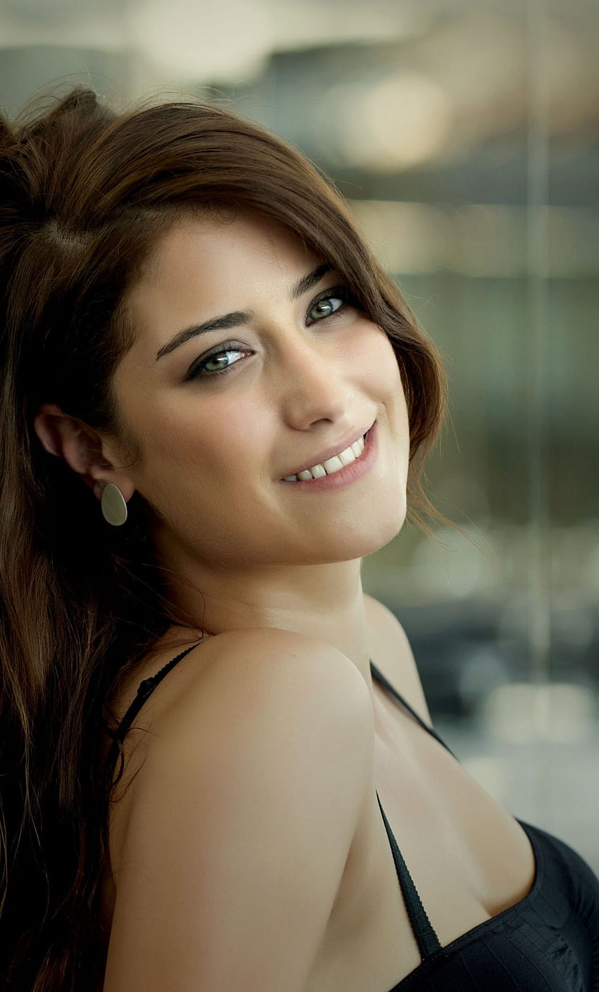 Hazal Kaya, turecka aktorka, piękne oczy, 1280x2120, iPhone 6 Plus Tapeta na telefon HD