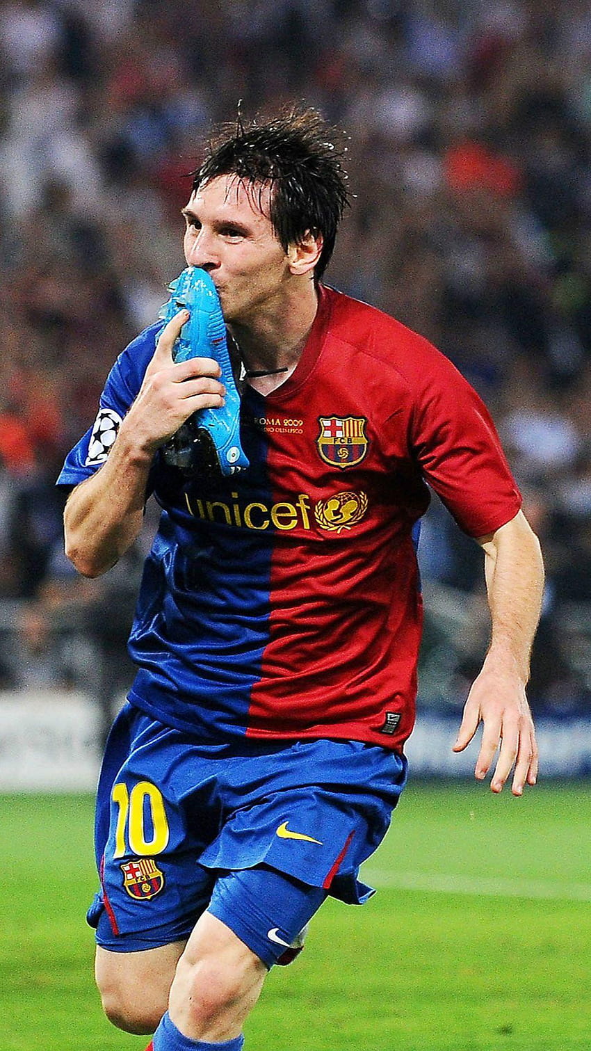 Bạn đang tìm kiếm một hình nền điện thoại Messi độc đáo và đầy phong cách? Hãy cùng ngắm nhìn bức ảnh Messi aesthetic HD phone wallpaper phong cách này. Bức ảnh đầy sáng tạo và tinh tế sẽ khiến bạn phải ngất ngây và mong muốn có ngay nó cho màn hình điện thoại của mình.