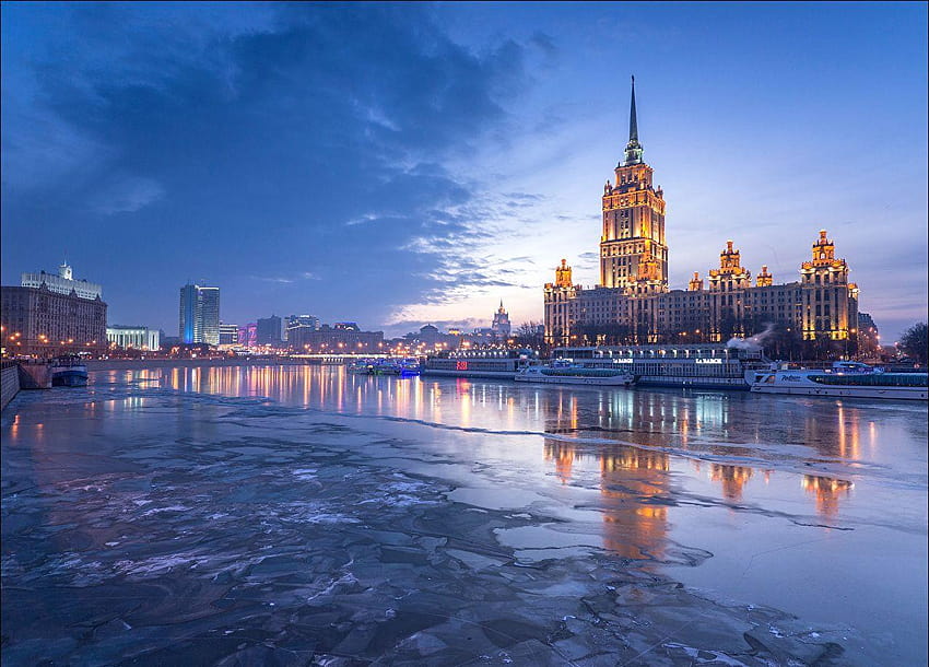 Moskow Rusia Hotel Radisson Sky Rivers Riverboat night Wallpaper HD