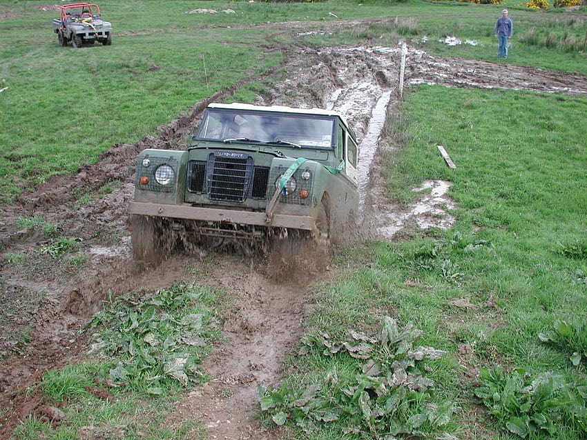 File:Land Rover Series III mud bogging.jpg HD wallpaper