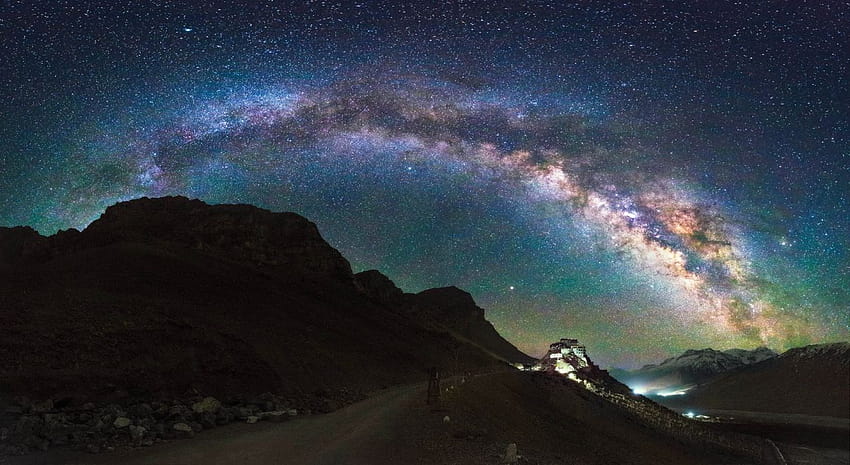 Beautiful show the Tibetan sky at night in the Himalayan mountains, spiti valley HD wallpaper