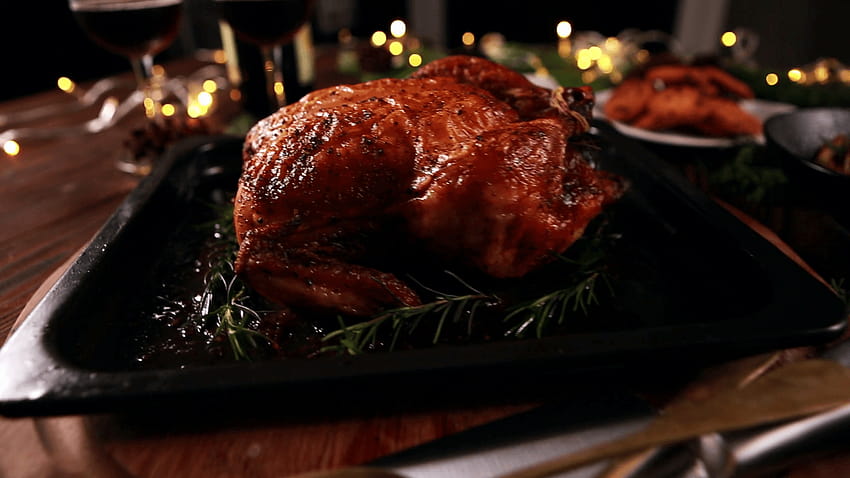 Christmas and new year's eve dinner: roasted whole chicken / turkey, christmas sweet potato HD wallpaper