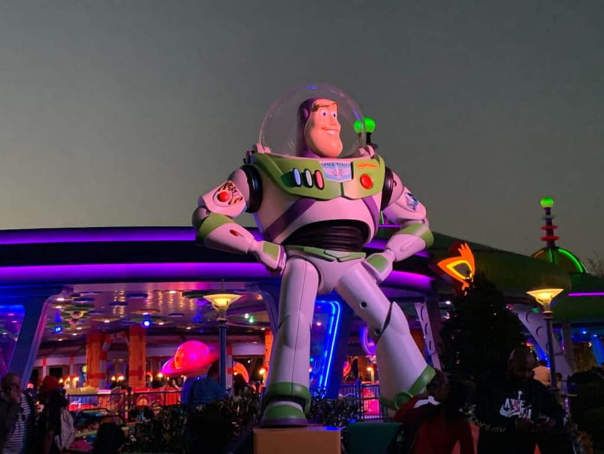 Buzz Lightyear Disney World – family vacation design HD wallpaper