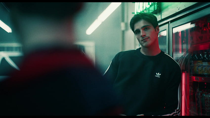 Adidas Sweatshirt Of Jacob Elordi As Nate Jacobs In Euphoria S02E01 HD wallpaper