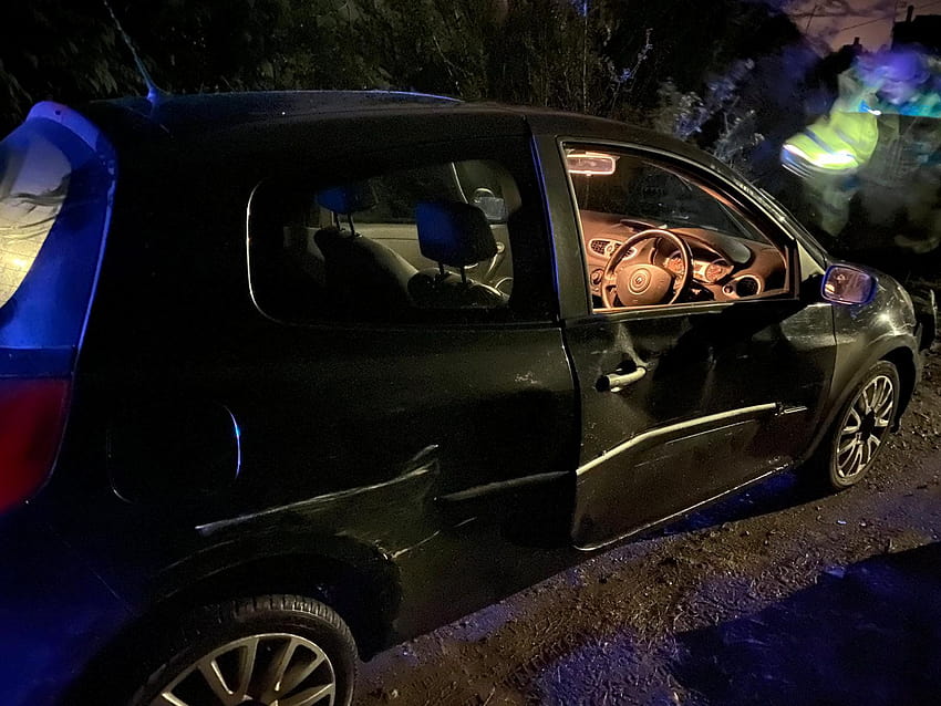 Motorista é preso após passar em alta velocidade pela polícia em um carro com três rodas, super-herói tecton papel de parede HD