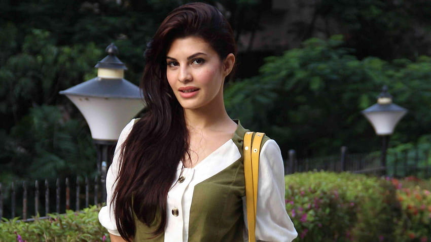 Out and About, jacqueline fernandez HD wallpaper