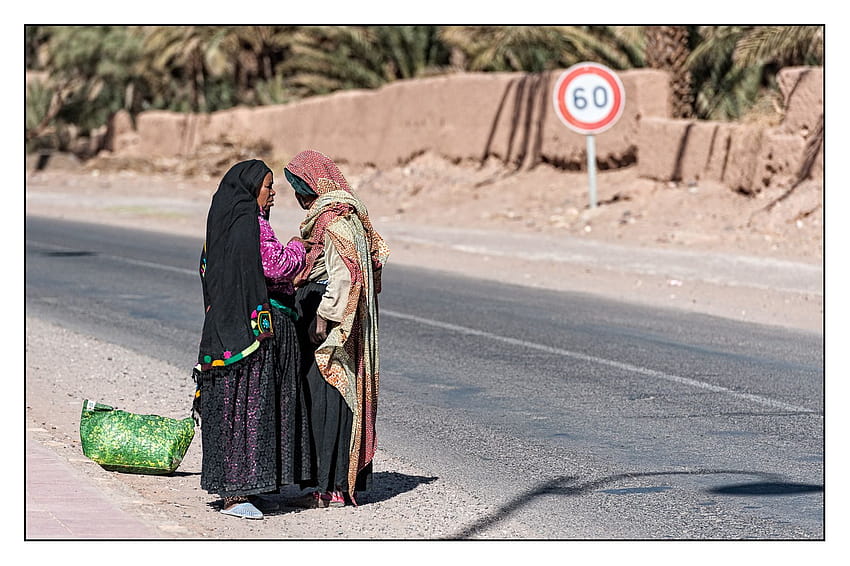 : women, frauen, street, marokko, Morocco, strase, frau, berber, maroc, Nikon, strasenszene, streetscene, woman, zagora, cityview, d700, city 1600x1065 HD wallpaper