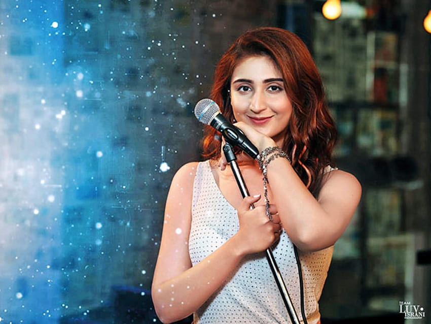 Dhvani Bhanushali: I love being a playback singer but I also want to be known as an independent artiste, dhavani bhanusali HD wallpaper