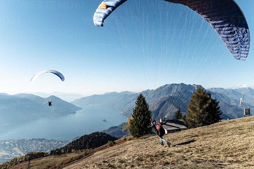 Switzerland, Ticino, Locarno, Ascona, Lake Maggiore, Paragliders stock HD wallpaper