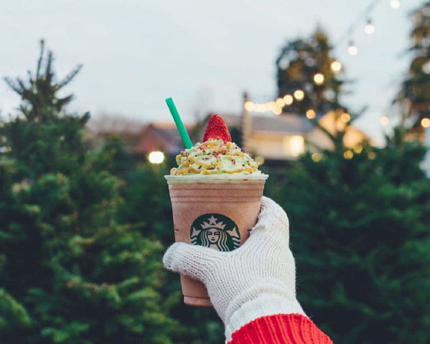 Starbucks' Christmas Tree Frappuccino tastes like broken promises and Thin Mints HD wallpaper
