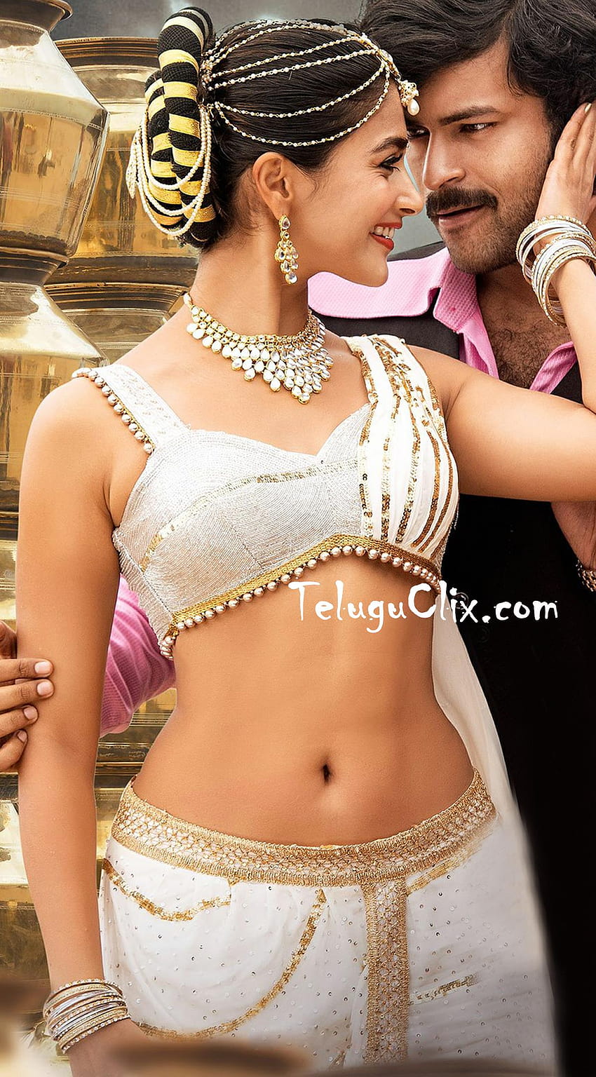 Pooja Hegde in From Valmiki Movie HQ Stills, Pooja Hegde Nabel HD-Handy-Hintergrundbild