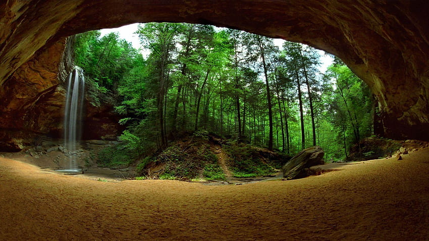 Cueva en el bosque HD wallpaper