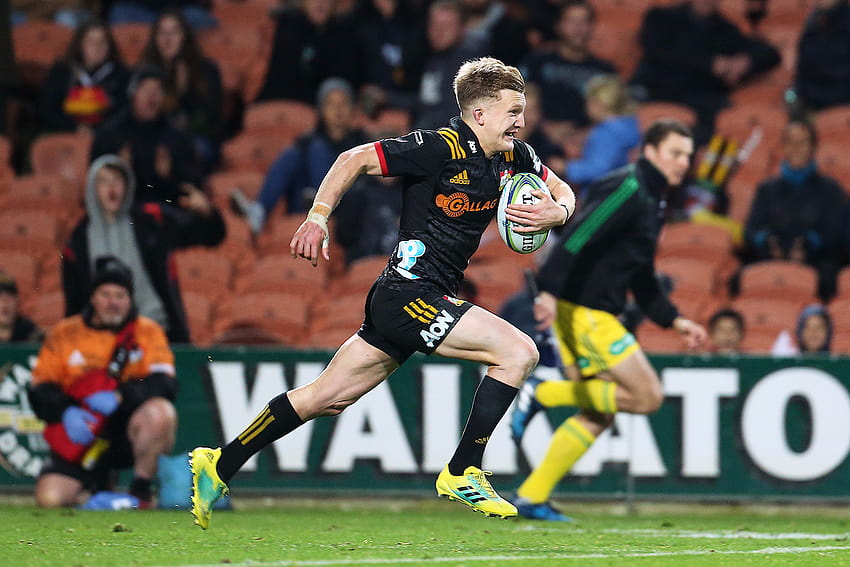Damian McKenzie returning to rugby with new mindset after 'pretty tough' injury layoff HD wallpaper