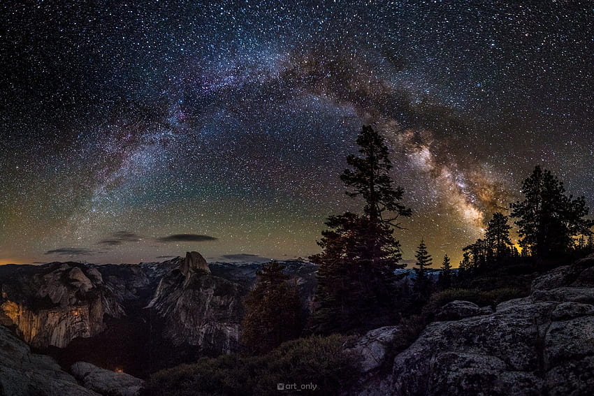 อุทยานแห่งชาติ Yosemite ดูน่าทึ่งมากในตอนกลางคืน: อวกาศ เส้นทางดวงดาวของอุทยานแห่งชาติ Yosemite วอลล์เปเปอร์ HD