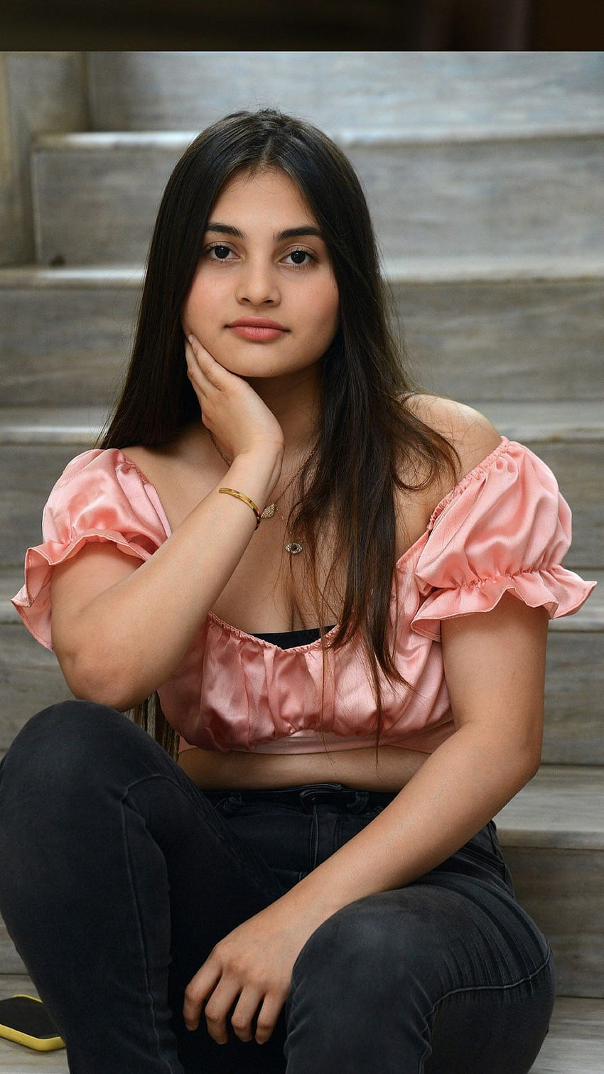 Tollywood-Schauspielerin Mobile, Ramya Pasupuleti HD-Handy-Hintergrundbild