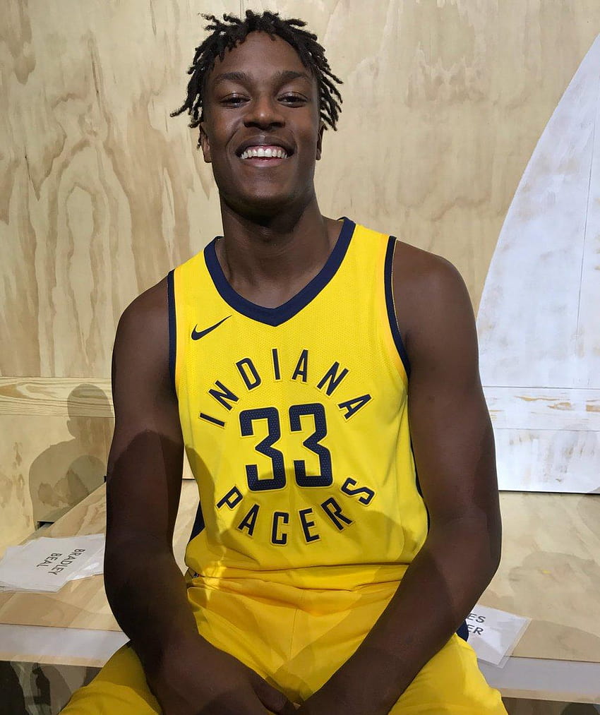 Myles Turner rappresenta gli Indiana Pacers alla Nike Statement Uniform Sfondo del telefono HD