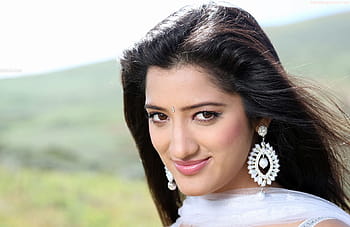 Richa panai wearing beautiful earrings HD wallpapers | Pxfuel