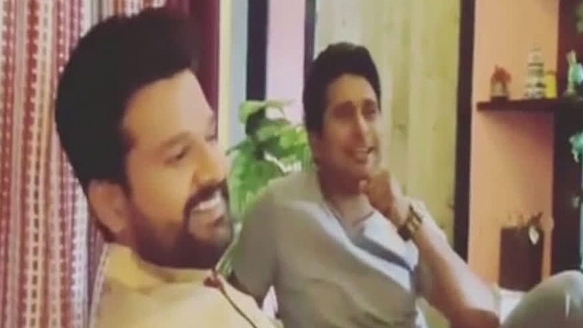 Bhojpuri stars Ritesh Pandey and Yash Kumar share some fun moments HD wallpaper