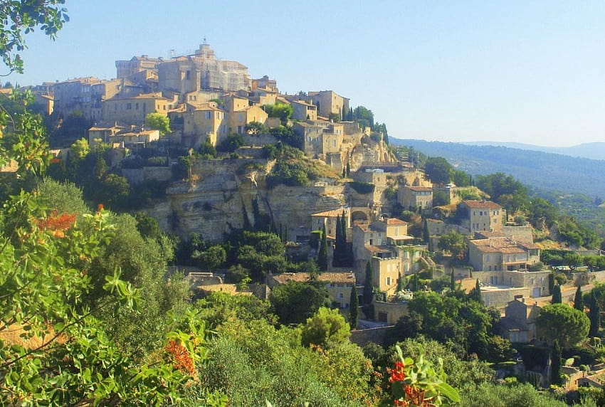 Discover the Provençal village of Gordes in the Luberon HD wallpaper ...