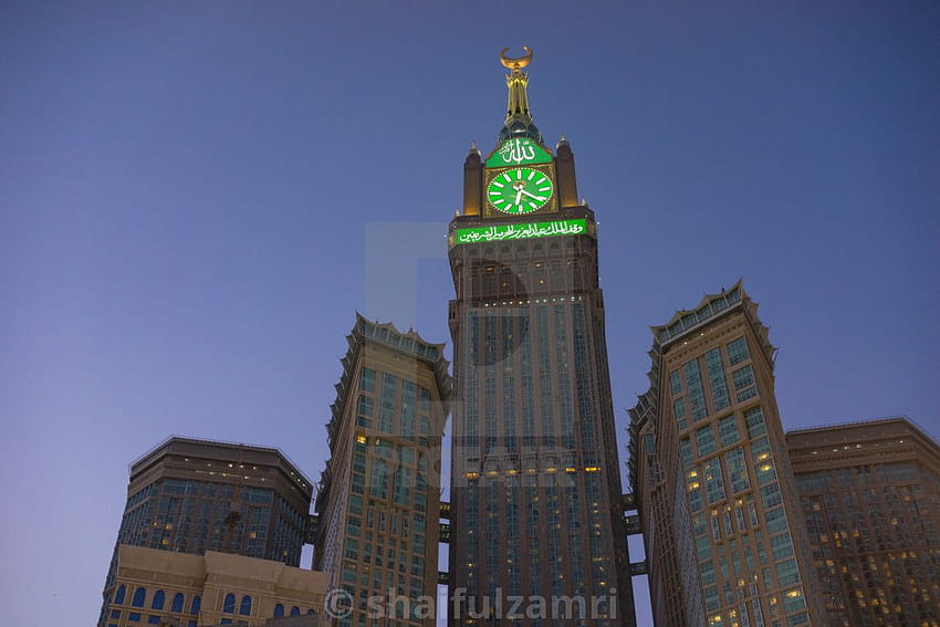 Morning view of minaret Mecca Royal Clock Tower Hotel HD wallpaper