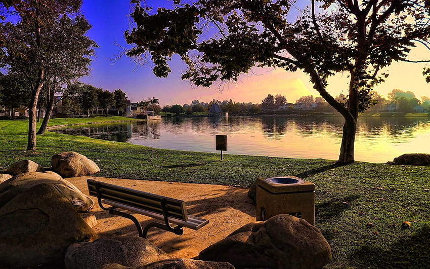 พระอาทิตย์ตก ภูมิทัศน์ ธรรมชาติ ต้นไม้ ม้านั่ง ทะเลสาบ r กราฟฟิตี สวนสาธารณะ วอลล์เปเปอร์ HD
