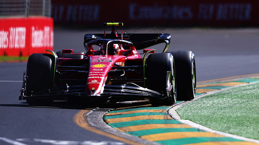 Rapporto e punti salienti del Gran Premio d'Australia 2022 FP1: Carlos Sainz della Ferrari guida il compagno di squadra Charles Leclerc all'Albert Park, f1 2022 carlos sainz Sfondo HD