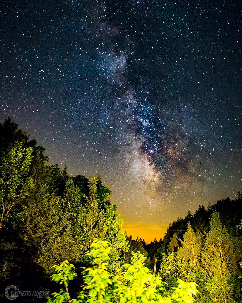 The Milky Way amongst a valley of trees along the Delaware Water, delaware water gap HD phone wallpaper