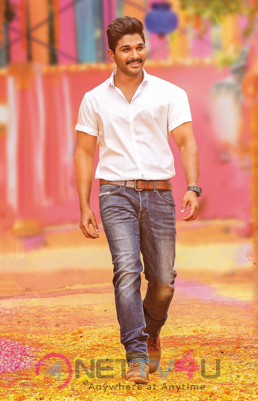 Allu Arjun Ultime nel film Sarainodu, sarrainodu Sfondo del telefono HD