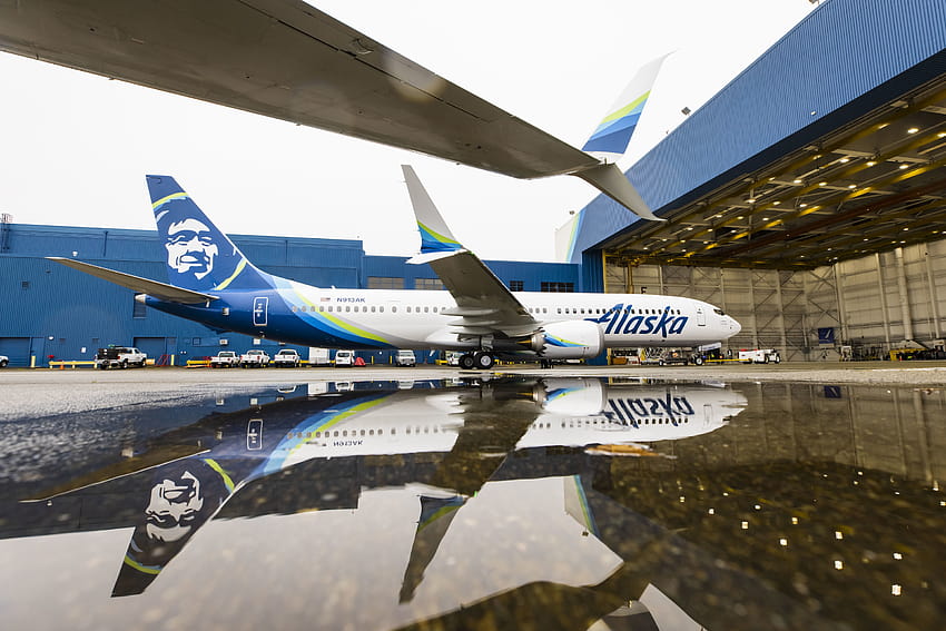 Alaska Airlines takes delivery of its first Boeing 737 HD wallpaper