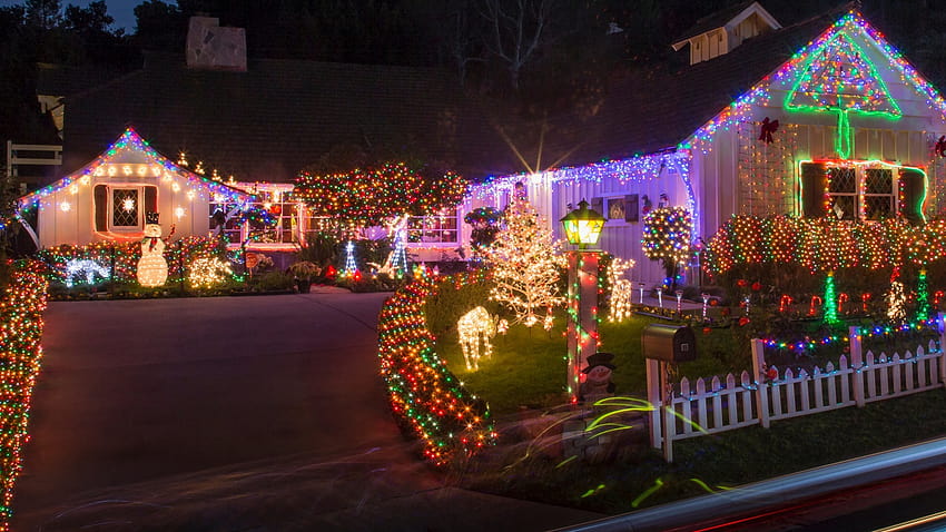 These outdoor Christmas light deals will mean you'll definitely be THAT ...