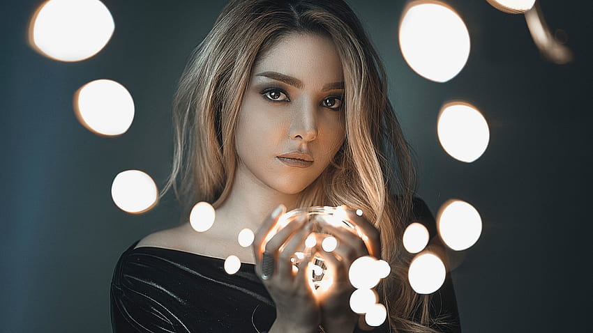 Girl With Lights In Hands, girls against light HD wallpaper