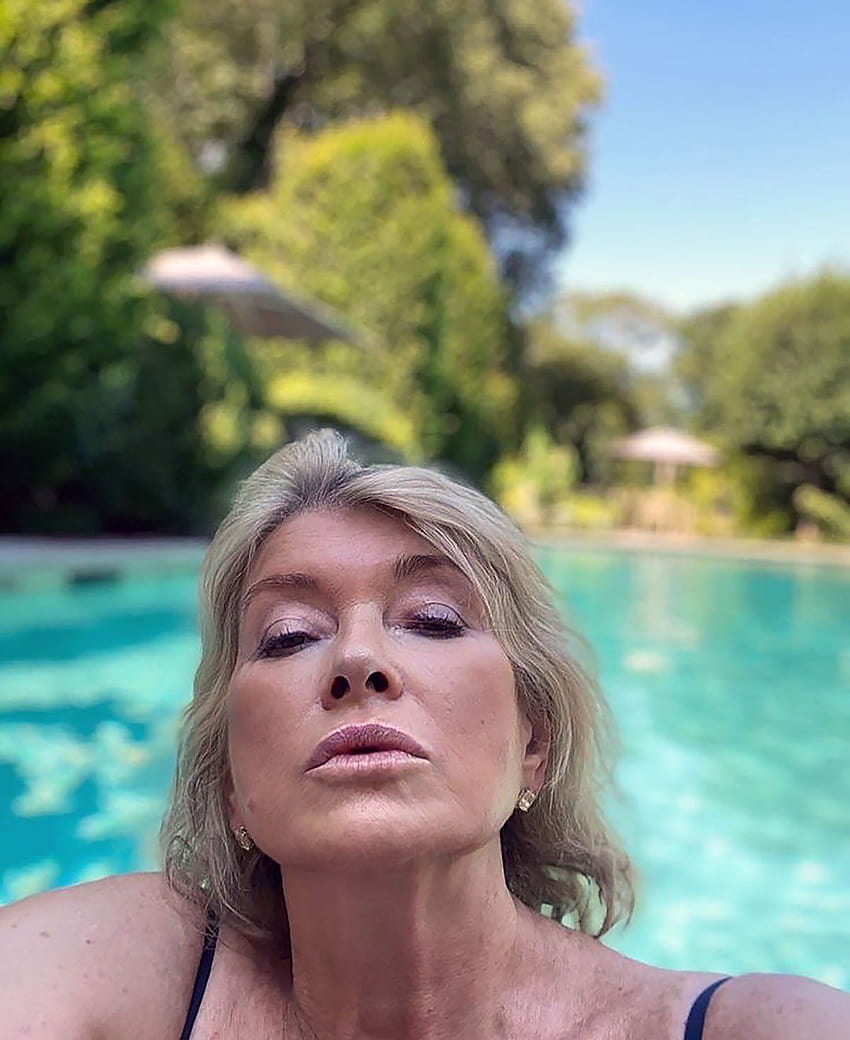 Chelsea Handler Recreates Martha Stewart's Sultry Pool Selfie: Pic HD phone wallpaper