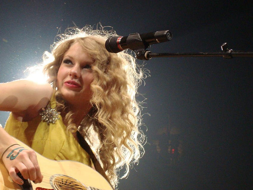 File:Taylor Swift Fearless Tour 03.jpg HD wallpaper