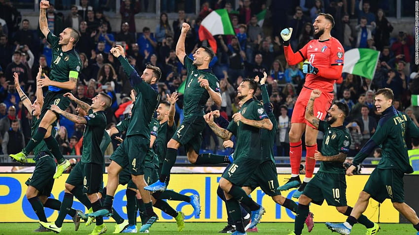 초록색 옷을 입은 이탈리아의 아주리, 유로 2020 본선 진출 HD 월페이퍼